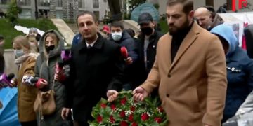 პარლამენტთან „ვენოკი“ მიიტანეს