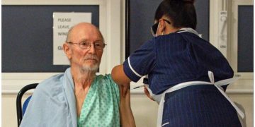 ბრიტანეთში კოვიდ ვაქცინით მეორე პაციენტი, უილიამ შექსპირი აიცრა