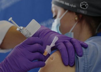 ვისთვის (არ) შეიძლება კოვიდ ვაქცინის გაკეთება – პროფესორის განმარტება