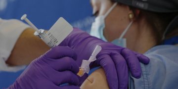 ვისთვის (არ) შეიძლება კოვიდ ვაქცინის გაკეთება – პროფესორის განმარტება