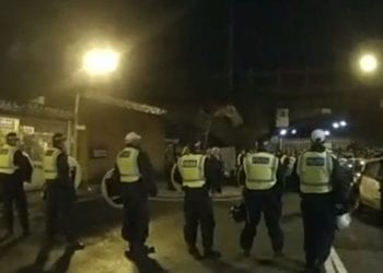 ლონდონში უკანონო წვეულებაზე 300 ადამიანი დააკავეს