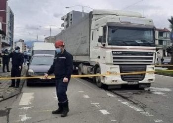 ბათუმში ზებრა გადასასვლელზე 60 წლის ქალს სატვირთო დაეჯახა