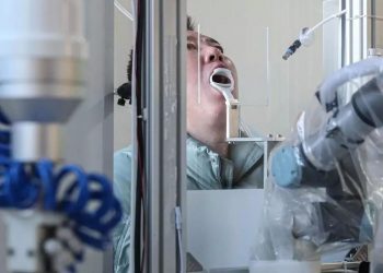 კოვიდ ტესტი ჩინურად – კორონავირუსზე ტესტირებას რობოტები აკეთებენ