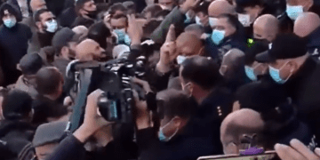 ფიზიკური დაპირისპირება ჩხოროწყუს მერიასთან, რომელიც ე.წ. საპირფარეშოების სკანდალს მოყვა