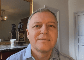 გთხოვთ, ნუ აწევთ ჭიქას და სადღეგრძელოს ნუ იტყვით, გაუმარჯოს საქართველოსო! – ვის მიმართავს გიორგი ფხაკაძე