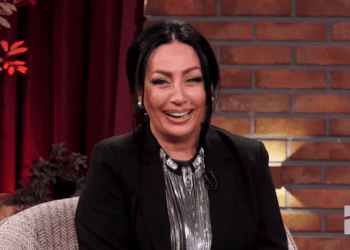 „მე ის გვარი ვარ პირში, რომ იდებენ“ – ლელა წურწუმიას ანეგდოტი მასწავლებელზე და მოსწავლეზე