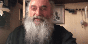 ზოგ ადამიანს შურს! არ მეშინია შურის, მიკროფონი მაქვს “შურის” – მეუფე ნიკოლოზი თავის ახალ “შურის” მიკროფონზე გვიყვება