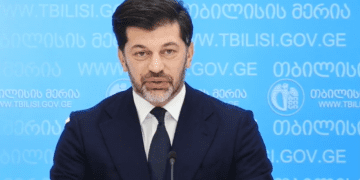 “იქ მხოლოდ აბლანდულ-დაბლანდული გზებია” – კახი კალაძე სპორტის სასახლის მიმდებარე ტერიტორიაზე