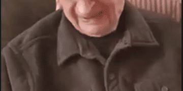 დიდმა ბაბუამ, რომელსაც დემენცია აქვს, შვილთაშვილი პირველად ნახა