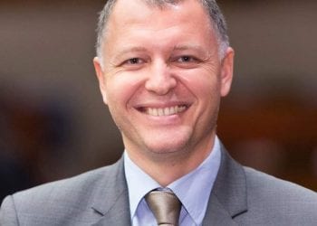 ვინც ტაძარში დადიხართ, დავანთოთ სანთლები და გავუშვათ ლოცვები… ის, რაც ხდება, მეცნიერებაში არ ჯდება…” – გიორგი ფხაკაძე პანდემიის „სასწაულზე“