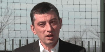 პრემიერი: წელიწადზე მეტია მესმის კითხვები – როდის მიდიხართ, დღეს, ხვალ, გუშინ უკვე ხომ არ წახვედით