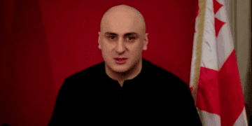 აგიღებ და გამოგიტან პარლამენტიდან, რა შენი ხელფასიდან გადამიხდი – ნიკა მელია ელისაშვილს პასუხობს