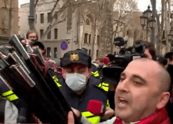 „ჩემი კარავი მოიპარე ქურდი ხარ, კრიმინალი ხარ“ – ხაბეიშვილი პოლიციელებს