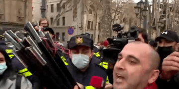 „ჩემი კარავი მოიპარე ქურდი ხარ, კრიმინალი ხარ“ – ხაბეიშვილი პოლიციელებს