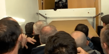 ნიკა მელიას კაბინეტში შეჭრის კადრები