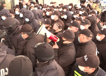 შსს ნაციონალური მოძრაობის ოფისში ჩატარებული სპეცოპერაციის კადრებს ავრცელებს