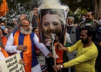 ინდოეთში გრეტა თუნბერგის ფოტოები დაწვეს