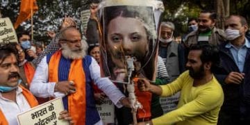 ინდოეთში გრეტა თუნბერგის ფოტოები დაწვეს