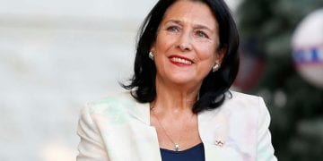 “მინდა დღეს ორივე მხარეს მოვუწოდო გონივრული გადაწყვეტილებისკენ, რომელიც ქვეყნის სასიკეთოდ გადადგმული ნაბიჯი იქნება და არა ვიწრო ინტერესებზე გათვლილი” – პრეზიდენტის საგანგებო მიმართვა