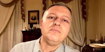 წინაც და ეს მთავრობაც ერთმანეთს აბრალებენ… ჩვეულებრივი ბიზნესმენები არიან, ნასოსებით ქაჩავენ ფულს – გიორგი ფხაკაძე