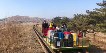 რუსი დიპლომატები ჩრ. კორეიდან სამშობლოში ურიკით დაბრუნდნენ