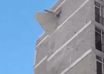 დიდ დიღომში ქარმა მშენებარი სახლის ნაწილი ჩამოანგრია