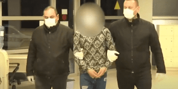 შსს “ერთიანი ნაციონალური მოძრაობის” ოფისის დაზიანების ფაქტზე 3 პირის დაკავების კადრებს ავრცელებს