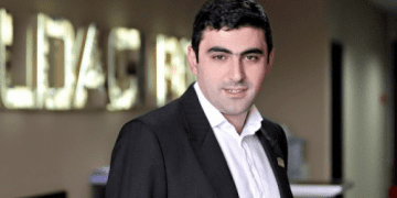 „ერთი მინისტრი უნდა იჯდეს ინდოეთში, მეორე – ბრიტანეთში“ – ამირან გამყრელიძის შვილის რჩევა ხელისუფლებას