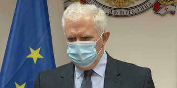 „მოჩქარეს მოუგვიანდესო“ – ასე უპასუხა ამირან გამყრელიძემ კომენდანტის საათის მოხსნაზე დასმულ შეკითხვას