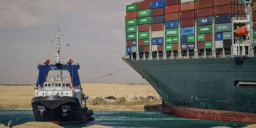 ხომალდი, რომელმაც სუეცის არხი გადაკეტა, მეჩეჩიდან გაიყვანეს