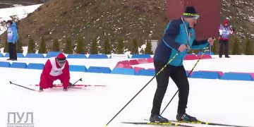 “დაუმარცხებელი” ლუკაშენკო თხილამურებზე შედგა და შეჯიბრში, მოწინააღმდეგის სამჯერ “წაქცევის” შემდეგ,  გაიმარჯვა