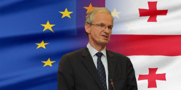 ვინ არის კრისტიან დანიელსონი, რომელიც საქართველოში პოლიტიკურ პარტიებს შორის დიალოგის ხელშესაწყობად ჩამოვიდა