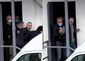 ბრალდებულები ციხეში გადაიყვანეს – მათ სასამართლო მუქარით და გინებით დატოვეს