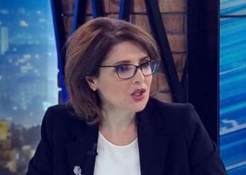 ელისო ბოლქვაძე უმრავლესობის სხდომამდე ბერას სიმღერას უსმენს