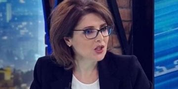 ელისო ბოლქვაძე უმრავლესობის სხდომამდე ბერას სიმღერას უსმენს