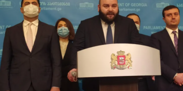 საპარლამენტო უმრავლესობის 6 დეპუტატი „ქართულ ოცნებას“ ტოვებს