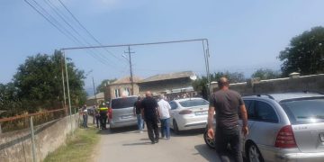 ზურაბ ზვიადაურის ძმის დაკრძალვაზე ბადრაგების თანხლებით მიიყვანეს