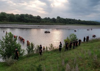„არანაირი ექსპერტიზა“ – მდინარეში ნაპოვნი ბიჭის ცხედარი ოჯახმა სახლში გადაასვენა