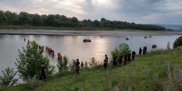 „არანაირი ექსპერტიზა“ – მდინარეში ნაპოვნი ბიჭის ცხედარი ოჯახმა სახლში გადაასვენა