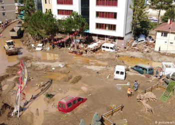 ხანძრების შემდეგ თურქეთში წყალდიდობას ებრძვიან (VIDEO)