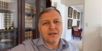 “ხატია სიჭინავას უნდა მოკიდო ხელი, ჩააცვა თეთრი ხალათი და ბატონ რატიანთან ერთი კვირა სანიტრად ამუშაო“ – გიორგი ფხაკაძე