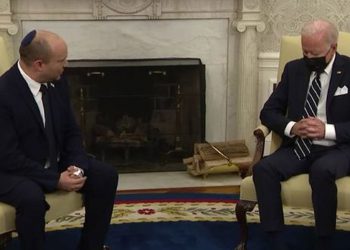 ისრაელის პრემიერ-მინისტრთან შეხვედრისას ბაიდენმა თვალები დახუჭა. ზოგმა გადაწყვიტა, რომ მას ჩაეძინა