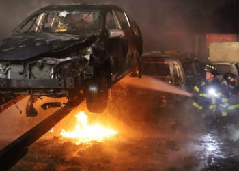 აუქციონზე გასაყიდი 40 ავტომობილი ხანძარმა ფერფლად აქცია