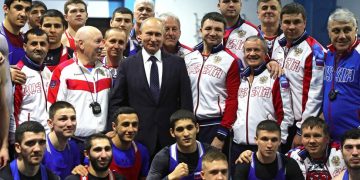 ვლადიმერ პუტინმა, სპორტსმენებთან შეხვედრისას, გაიხსენა როგორ მოტეხეს ცხვირი ვარჯიშისას