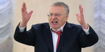 ვლადიმირ ჟირინოვსკის პირდაპირ ეთერში შარვალი ჩასძვრა