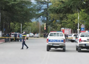 „საქართველოს ბანკში“ შეჭრილი მამაკაცი ნახევარ მილიონ ლარს ითხოვს