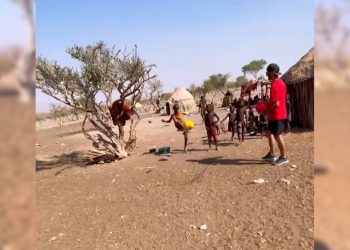 ქართველმა მოგზაურმა აფრიკაში, ჰიმბას ტომის ბავშვებს ოცნება აუსრულა – ნახე პოზიტიური ვიდეო