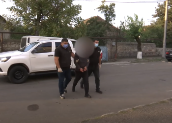 პირი, რომელიც დმანისში ენმ-ის აქტივისტების დაჭრის ფაქტზე დააკავეს, “ქართული ოცნების” მაჟორიტარობის კანდიდატის შვილია