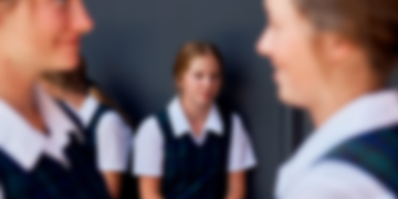 “მითხარი რა ხარ, თორემ დაგარტყამ კიდევ ერთხელ” – დაპირისპირება არასრულწლოვანებს შორის