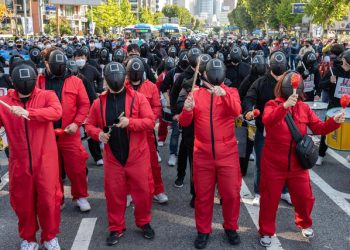 სამხრეთ კორეაში “კალმარის თამაშის” ფორმებით მასობრივი პროტესტი მოეწყო